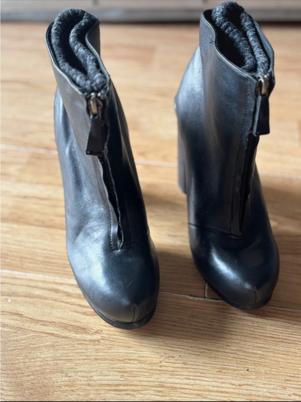Dolce Vita Black Front-Zip Ankle Booties